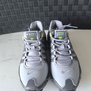 Zapatillas Nike Shox NZ Gris Talle 40 - imagen 2