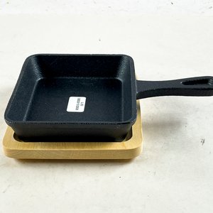 Sartén Cuadrada de Hierro Fundido con Base de Madera - imagen 2