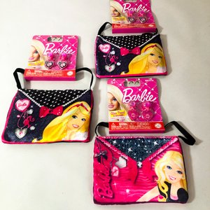 Lote Infantil: Rodilleras, Coderas, Mamaderas, Autos de Juguete y Auriculares de Batman - imagen 2