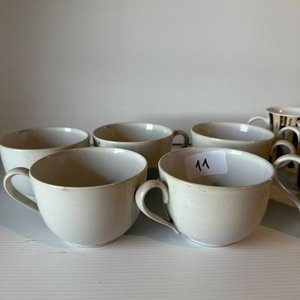 Lote de Tazas y Tazones de Loza Blanca y Estampada - imagen 3