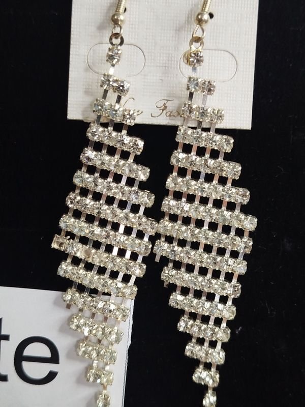 Conjunto de Anillo y Caravanas de Fiesta con Cristales Blancos