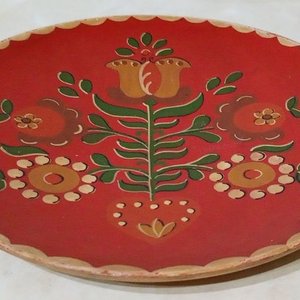 Plato Decorativo Rojo Pintado a Mano Estilo Rosemaling Noruego - imagen 3