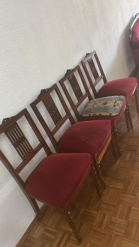 Sillas antiguas de madera con asientos tapizados - imagen 5