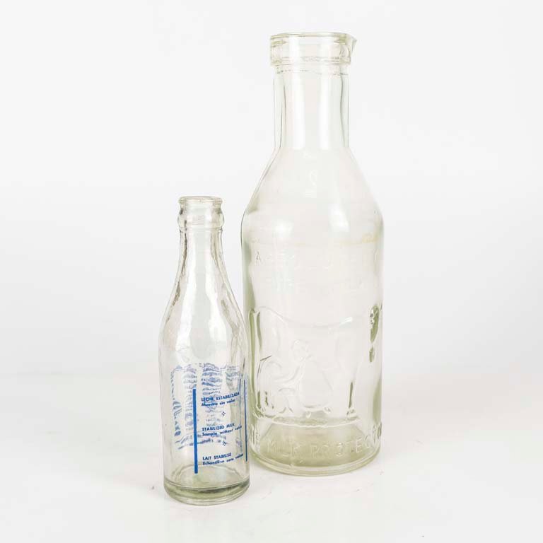 Dos botellas de vidrio vacías en buen estado - imagen 2