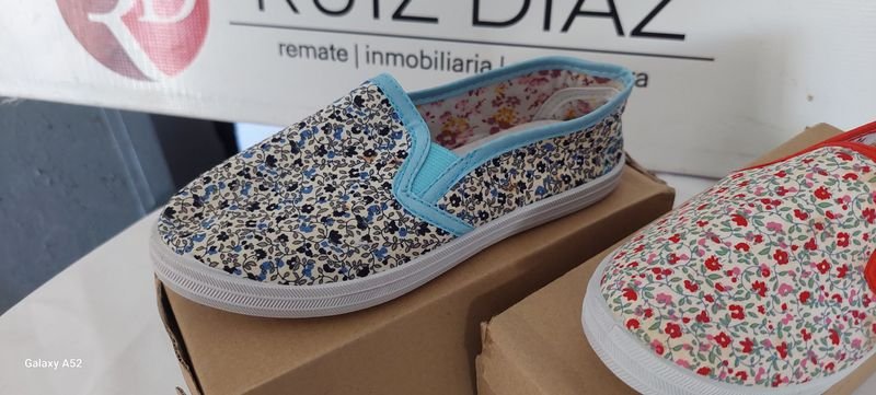 Calzado de tela con diseño colorido - imagen 3