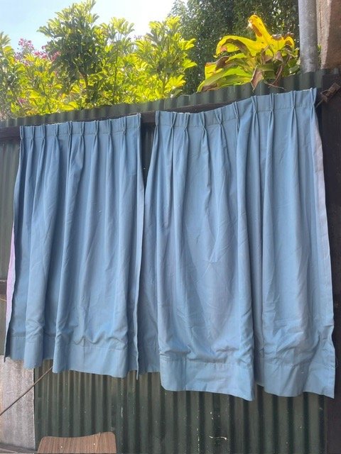 Lote anterior: Cortinas azules y floreadas