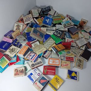 Lote siguiente: Lote de Cajas de Fósforos de Colección de Varios Países
