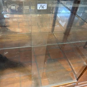 Lote anterior: Aparador Cristalero Antiguo de Madera de Raíz