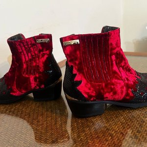Botas Cortas Tejano Terciopelo Rojo y Charol Negro Talle 36 Belmour - imagen 4