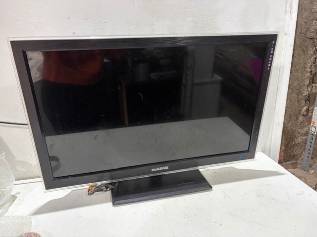 Televisor LED Panavox 32" Funcionando