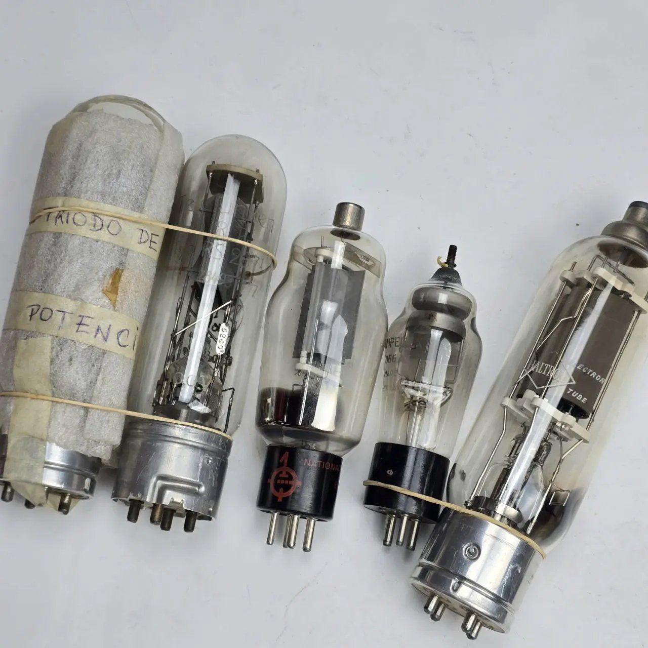 Item lote-35-valvulas-varias-x5 - Image 0