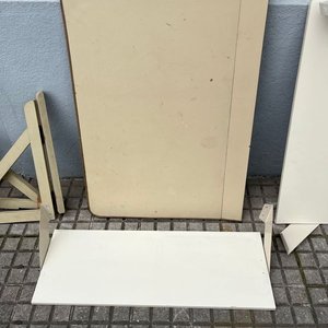 Repisas Blancas y Mesa Plegable de Cocina Abatible - imagen 4
