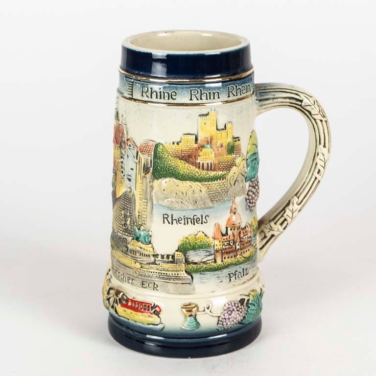 Jarra de cerveza cerámica con escenas en relieve de ciudades alemanas - imagen 2