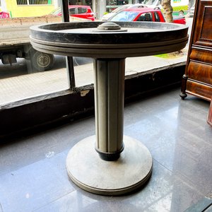 Lote siguiente: Fuente Circular Art Decó en Mármol con Fuste Acanalado