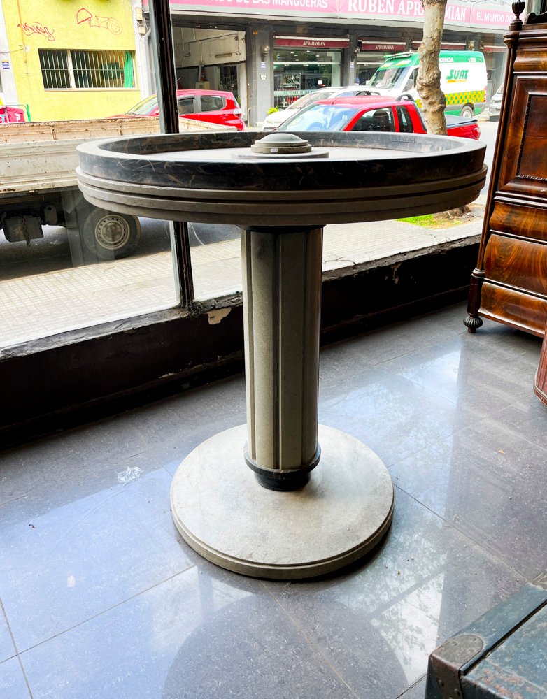 Fuente Circular Art Decó en Mármol con Fuste Acanalado