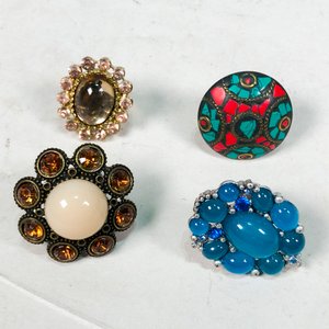 Lote anterior: Lote de Cuatro Anillos Metálicos para Dama con Diseños Variados