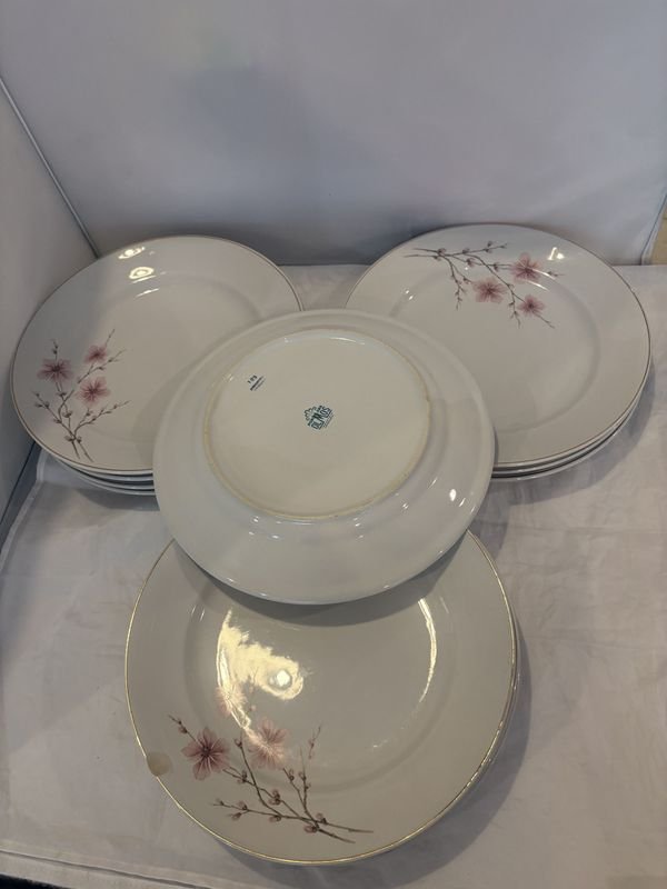 Platos de porcelana marca Olmos con flores rosadas - imagen 4