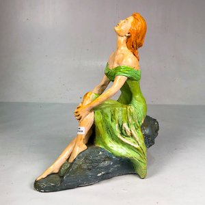 Figura de Dama Sentada con Vestido Verde - 35 cm - imagen 4