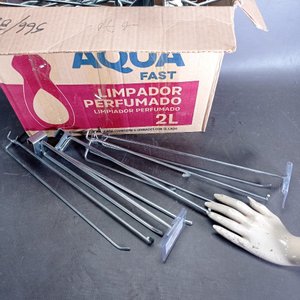 Más de 70 perchas en metal para exhibir en diferentes formas y tamaños.  - imagen 4
