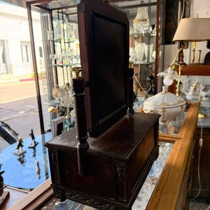 Antiguo Espejo de Tocador de Sobremesa con Cajón y Tallas Decorativas - imagen 4