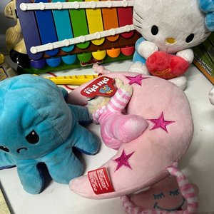 Lote de Juguetes Varios: Peluches, Puzzle, Vaca y Más - imagen 7