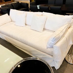 Lote anterior: Sofá Blanco de 3 Cuerpos con Funda