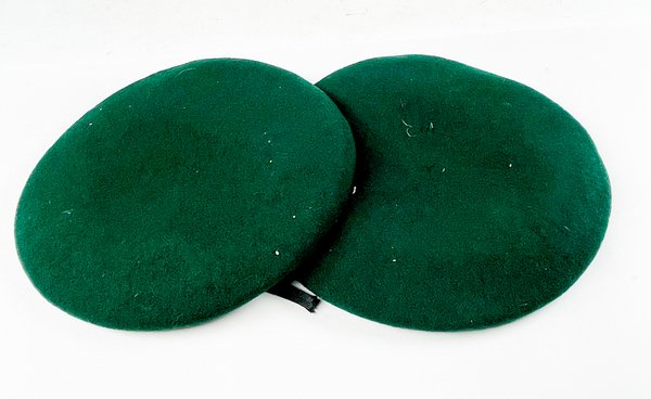 Dos boinas verdes para soldados