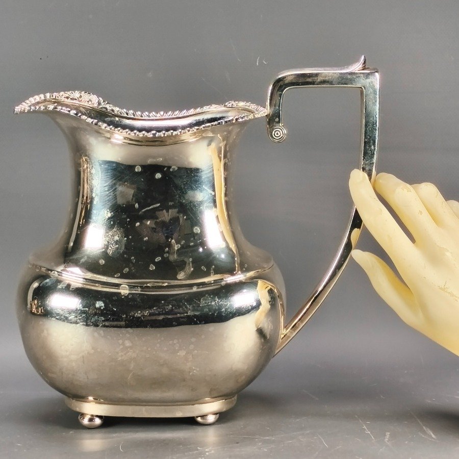 Jarra para agua de plata sterling con detalles en relieves - imagen 7