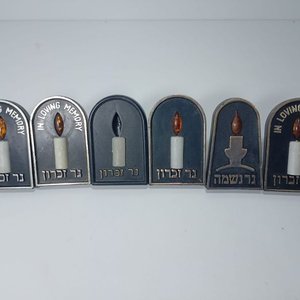 Lote siguiente: Velas Eléctricas de Recuerdo Judías "In Loving Memory"