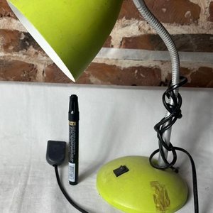 Lámpara de Escritorio Verde con Brazo Flexible - imagen 1