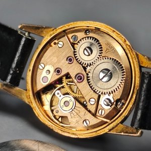 Reloj Suizo Vintage "Hagen" Enchapado en Oro con Malla de Cuero - imagen 5