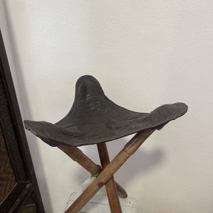 Banco de Cuero y Madera Plegable - imagen 2