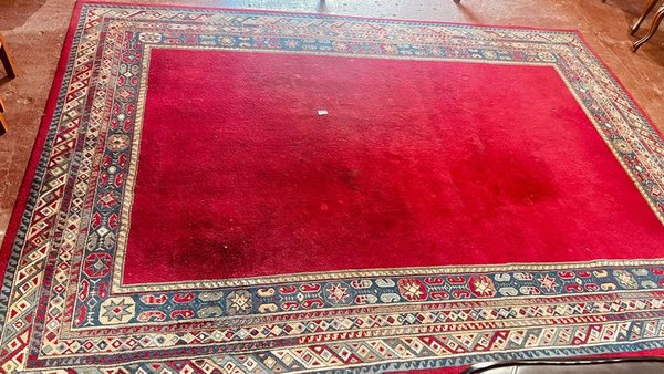 Alfombra persa de estilo clásico con detalles ornamentales - imagen 4