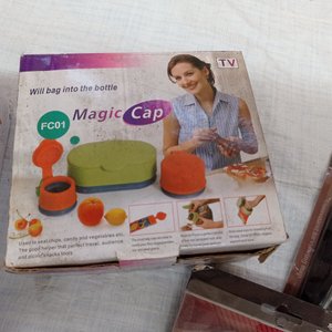Lote variado: sella bolsas + 2 linternas con pinzas + soporte para perchas + otros - imagen 4
