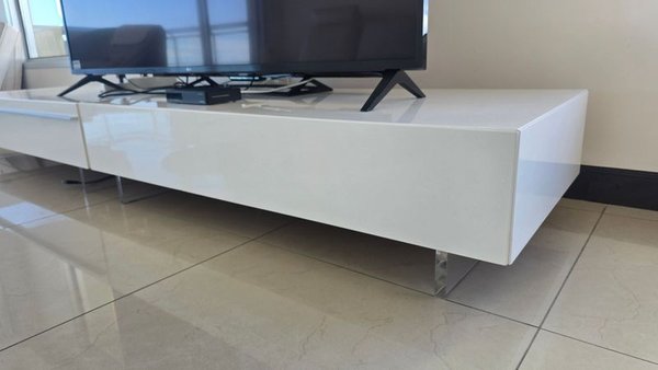 Rack para TV con cajón laqueado blanco - imagen 5