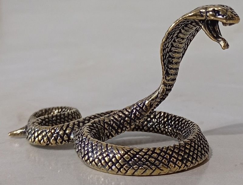 Figura de Cobra en Bronce Miniatura Decorativa - imagen 3