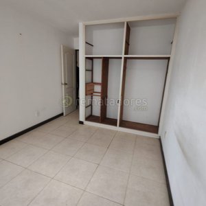 Remate de Apartamento: Dormitorio, Baño, Cocina y Balcón - imagen 2