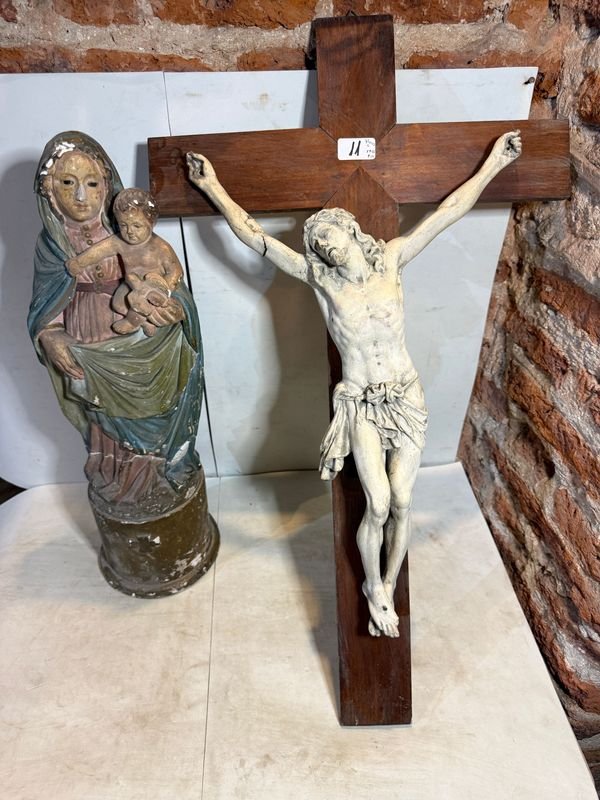 Figuras religiosas con detalles de madera y yeso - imagen 2