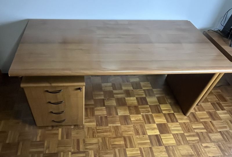 Escritorio y mueble cajonero de madera con cerradura - imagen 6