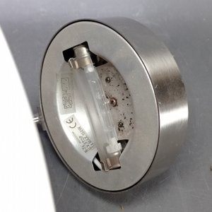 Lámpara de Escritorio Metálica con Base Blanca - imagen 3