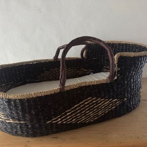 Lote siguiente: Moisés Cesta de Mimbre Negro con Colchoneta Blanca
