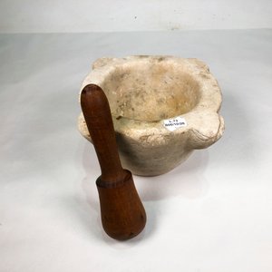 Mortero de Mármol con Mano de Madera - imagen 3