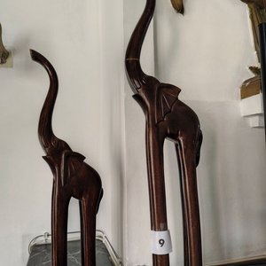 Lote anterior: Par de Elefantes Decorativos de Madera Oscura con Base
