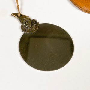 Espejo de Metal con Estuche de Cuero "La Mercería" - imagen 4
