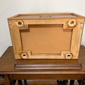 Mesa de Luz de Madera con Dos Cajones - imagen 2