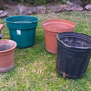Lote de Macetas de Plástico para Jardín - Variedad de Diseños y Tamaños - imagen 4