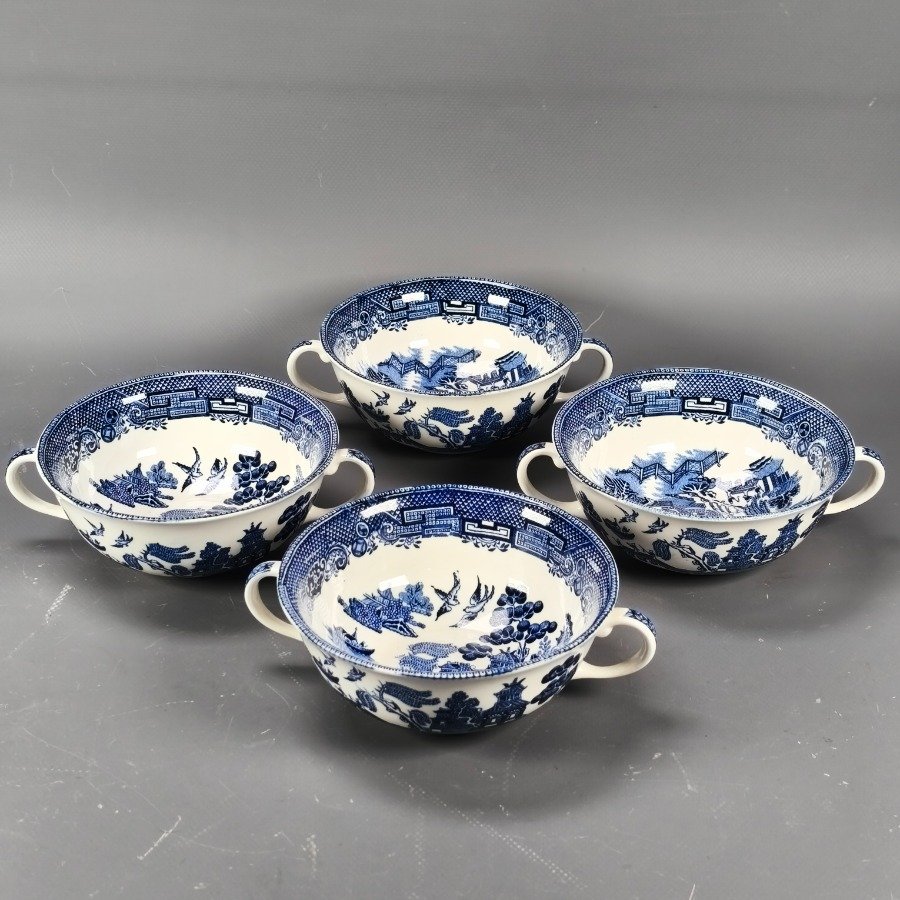 Lote siguiente: Tazas para consomé en loza inglesa diseño Willow