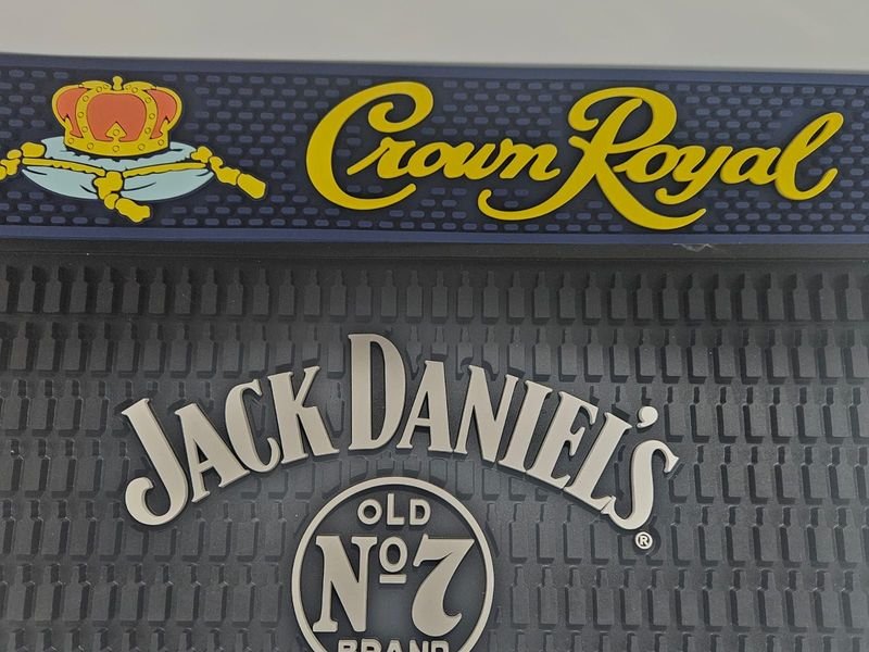 Logotipos de Jack Daniel's y Crown Royal en escurridores de vasos - imagen 3