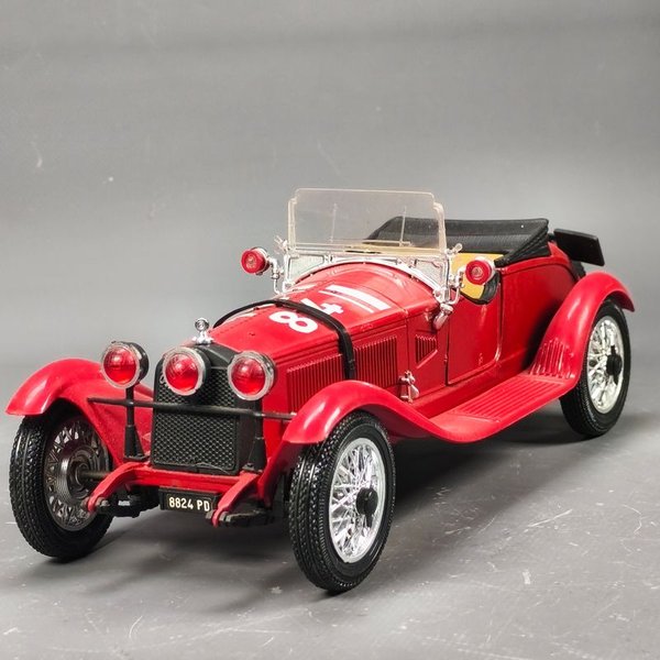 Modelo de coche Alfa Romeo Mille Miglia 1750 en escala 1/18 - imagen 3