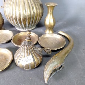Lote de Artículos de Bronce: Jarra, Tetera Desoldada, Apoyavasos y Más - imagen 5